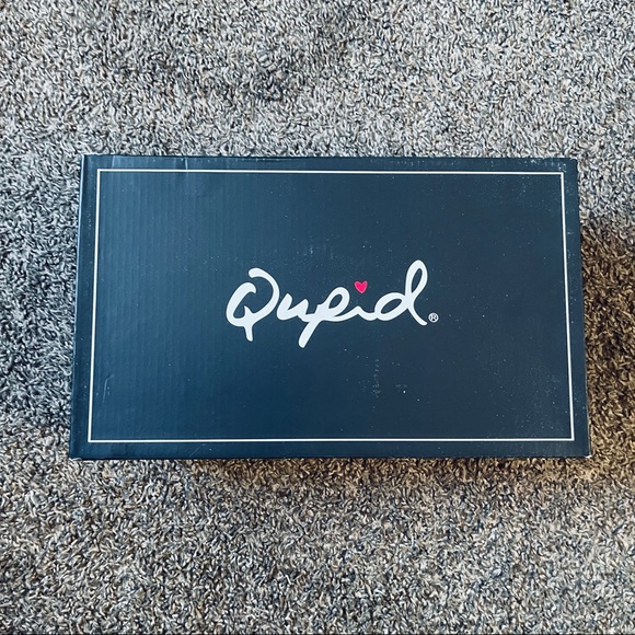 NEW! Qupid Pool Sandals - Picture 3 of 9